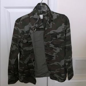 Forever 21 camo jacket. Women’s medium